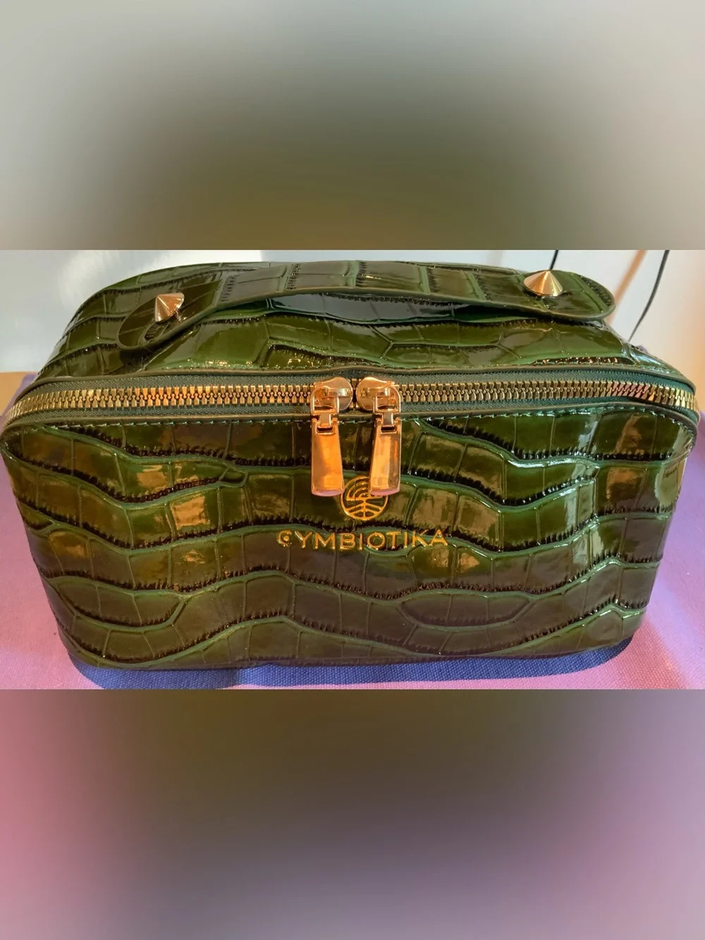 Green Croc-Embossed Makeup Bag